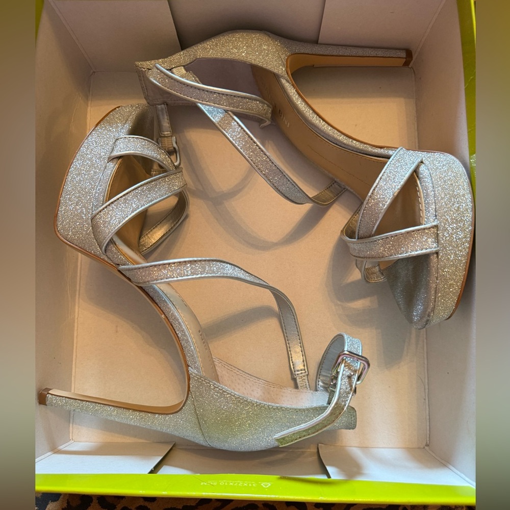 Gianni Bini Corielle silver glitter heel dress sandal 9M in box.